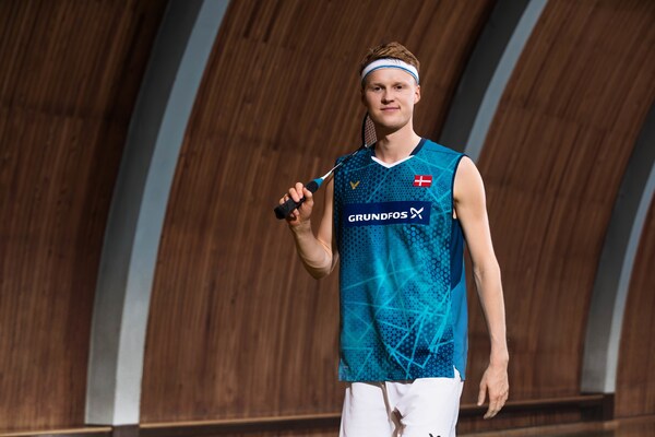 是冷冰冰的 是冷冰冰的